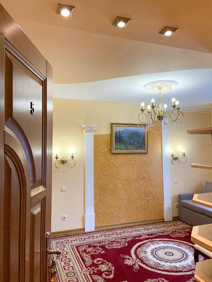 Петрос Family Hotel Yaremche Ngoại thất bức ảnh
