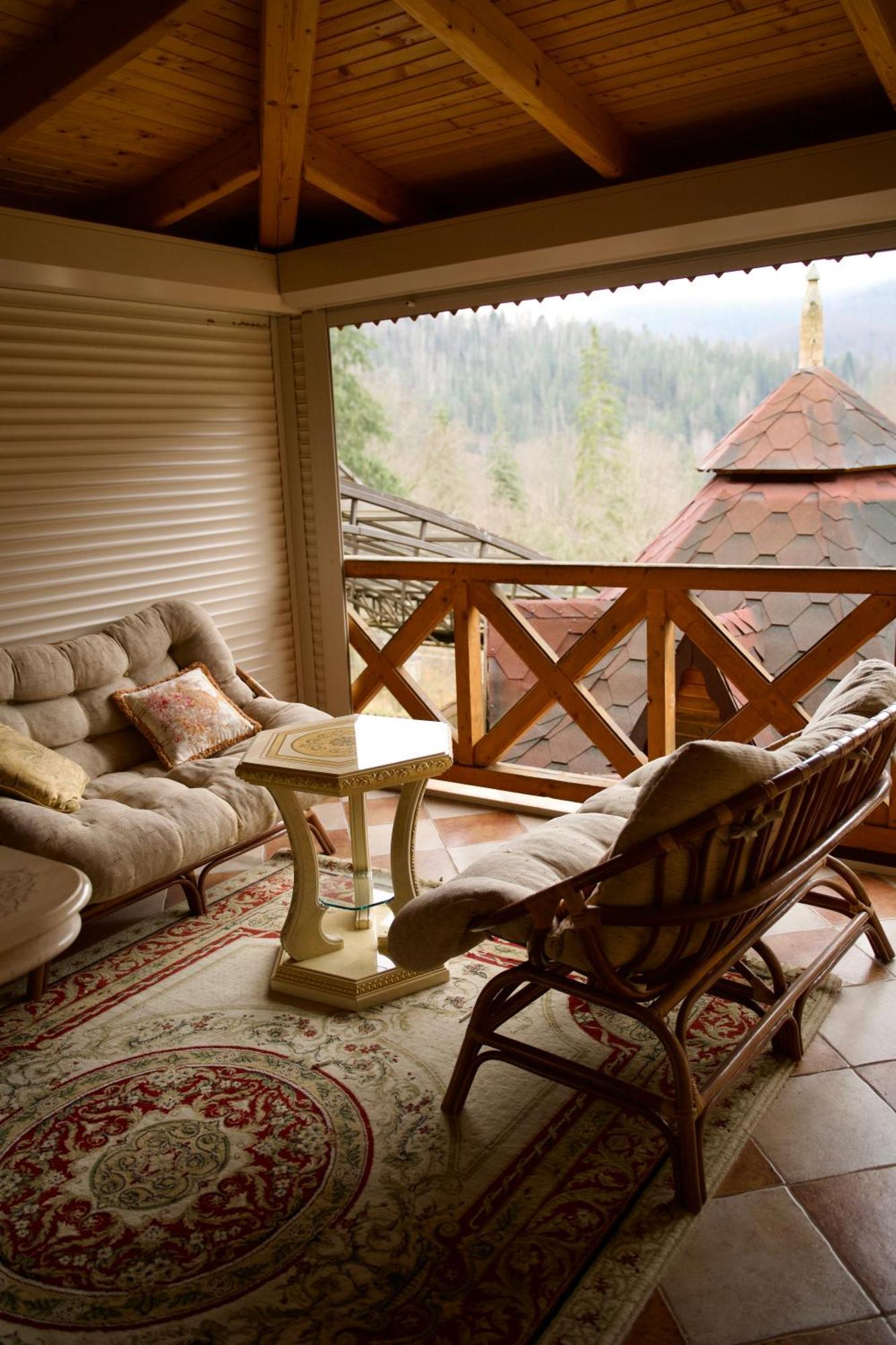 Петрос Family Hotel Yaremche Ngoại thất bức ảnh