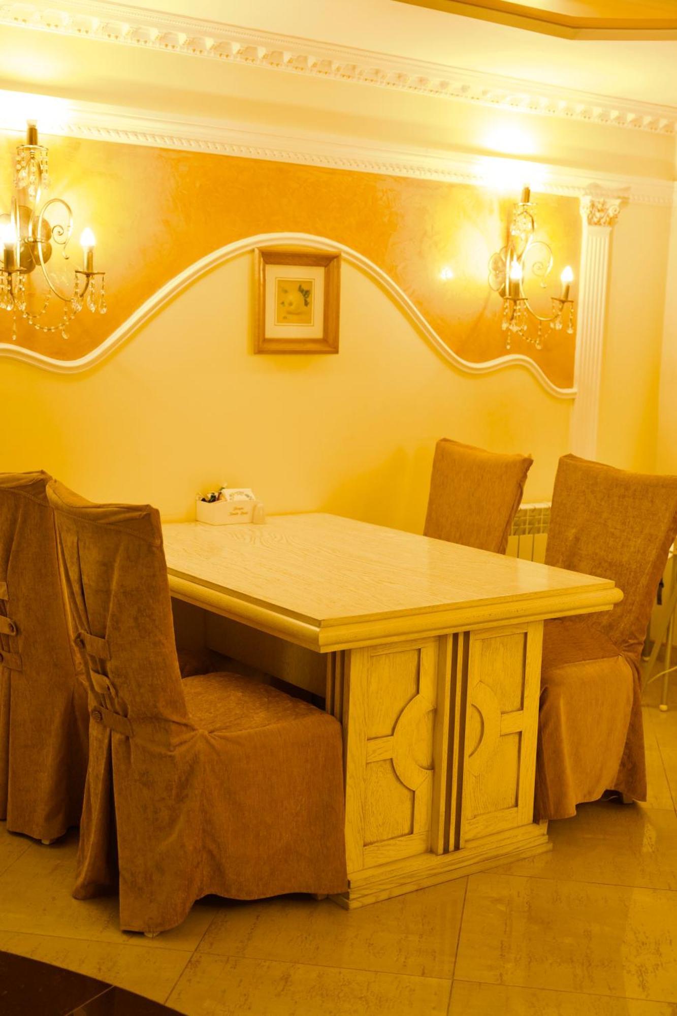 Петрос Family Hotel Yaremche Ngoại thất bức ảnh
