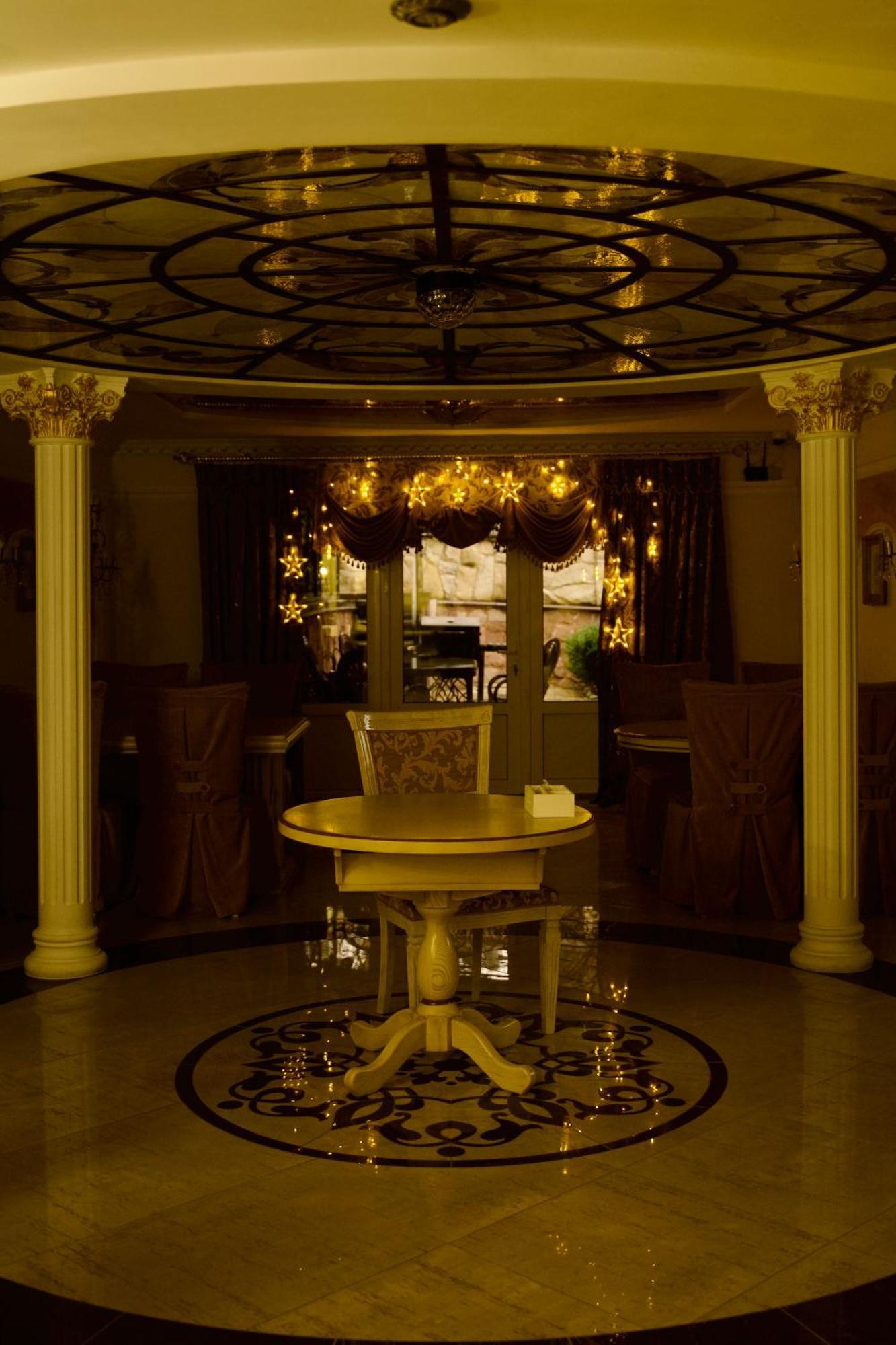 Петрос Family Hotel Yaremche Ngoại thất bức ảnh